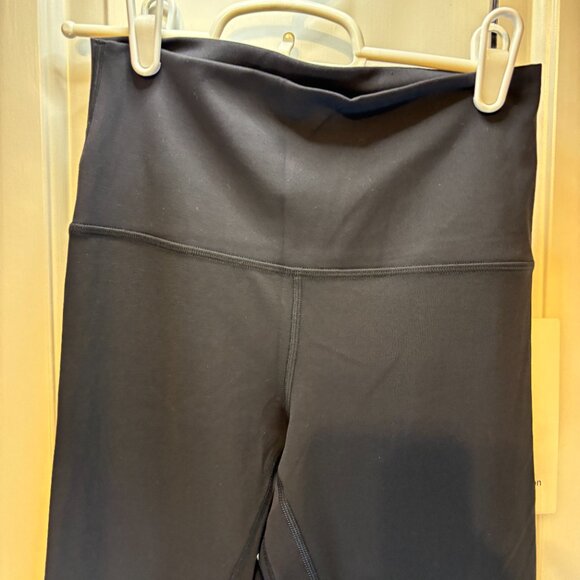 EUC Lululemon Women's Size 6 Align HR Crop 23" Black Scalloped - Picture 4 of 8